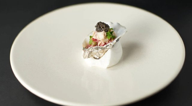 男のホンネはチョコより肉!?個室で焼肉デートが楽しめる「銀座 焼肉R」バレンタインフェア開催 ピンクをテーマにした華やかな焼肉コースメニューをご提供。すべてロゼワインのペアリングコースもご用意。