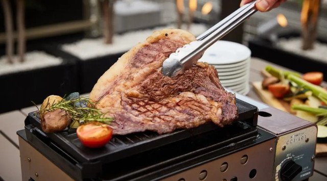 夏の夜空に乾杯!徳島の新鮮食材を使った手ぶらバーベキュープランをテラスで開催中!~渋谷駅から最短8分の好立地で「徳島」への小旅行へ~株式会社TurnTable