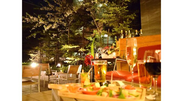 【メルキュール札幌】ホテル中庭ビアガーデン『La Terrasse(ラ・テラス)〜まちなか隠れ家テラス〜』7月2日より営業開始 街の真ん中すすきので夜空を眺めながら乾杯!