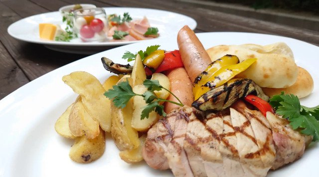 【メルキュール札幌】ホテル中庭ビアガーデン『La Terrasse(ラ・テラス)〜まちなか隠れ家テラス〜』7月2日より営業開始 街の真ん中すすきので夜空を眺めながら乾杯!