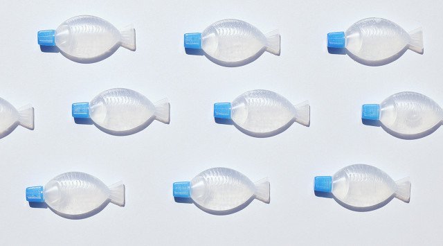 日本でおなじみの醤油さしが「ケータイする除菌」になり、コロナ対策のシンボルに SafeHandFish プロジェクト実施