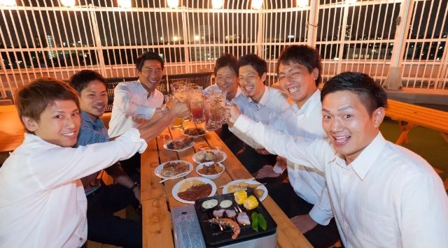 【5月3日グランドオープン】豊田市駅からすぐの屋上ビアガーデン豊田市駅西口のT-FACE A館屋上で「乾杯」。開放的な屋上空間で焼肉も屋台飯もビールも食べ飲み放題で満喫。ファステストダイニング株式会社