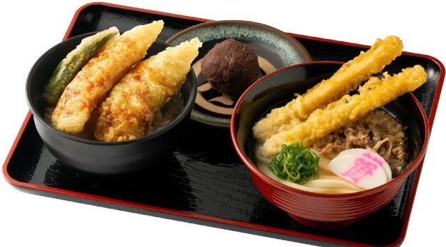 北九州のソウルフード「資さんうどん」は、5/17(水)~資さん初夏の風物詩「穴子」を販売開始!定番の「穴子天ざるうどん」や「穴子天丼」が楽しめる「穴子しあわせセット」も新登場。旬の味覚をご堪能下さい!