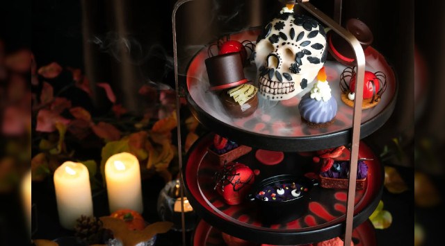 【新横浜プリンスホテル】今年のハロウィーンは、艶やかで怪しげな赤いスイーツを楽しむ!怪しい骸骨が顔をのぞかせるRed Halloween Afternoon Teaを販売