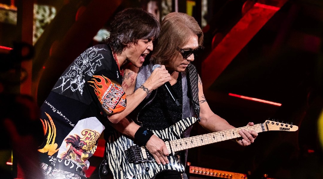 B'z LIVE-GYM Pleasure 2023 -STARS-ベスト選曲による5年ぶりの全国ツアーより、ファイナル公演をWOWOWにて全曲ノーカットで独占放送&配信!