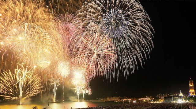 ご好評につき完売!日本最大※1の「カウントダウン花火」花火特別観覧席の追加販売が決定!11月28日(火)12:00発売!ハウステンボス株式会社