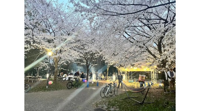 2025年も大阪城公園のバーベキューエリア「大阪城 森のバーベキュー」が期間限定でスタート。花の季節の大阪城公園で、開放感あふれるバーベキューをお楽しみください!株式会社Eight Dining