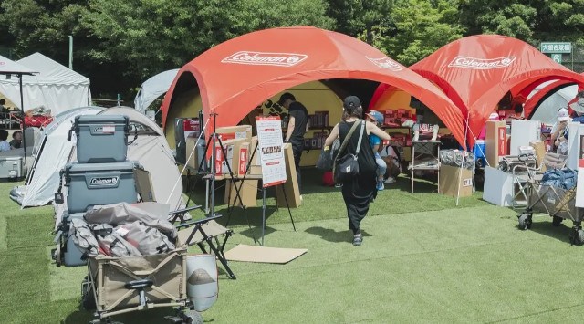 横浜赤レンガ倉庫「Yokohama Frühlings Fest 2025」開催!5月3日(土)~5月5日(月・祝)は、コールマンPOPUPが登場