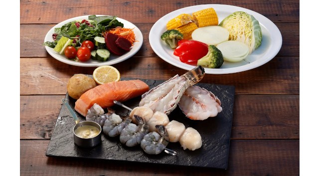 東京湾を一望できる開放的なテラスで楽しむ本格炭火BBQ&サラダバー「シズラーアクアシティお台場 テラスBBQ」4月9日(水)オープン!ロイヤルホールディングス株式会社