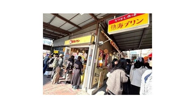 JR来宮駅構内 に熱海で大人気の“熱海 プリンが誕生「熱海プリン 来宮駅店」が4月25日(金)9時オープン 駅舎をイメージした“レトロかわいい”店構え!來宮神社をイメージした限定商品を多数展開!