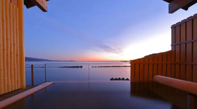 【夏前最後の花火大会】熱海海上花火大会5月31日(土)開催!特等席確約の送迎付きプランの販売中。残席数残りわずかです!次回は夏の7月25日(金)株式会社サイトプラス