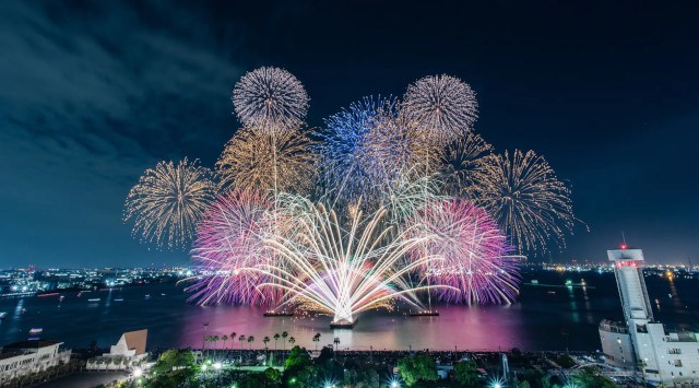 名古屋の初夏を彩る13,000発の花火!待ちに待った2年ぶりの開催 「名港水上芸術花火」チケットは5/1(木)12:00から一般販売(第2次)スタート! 株式会社CBCテレビ