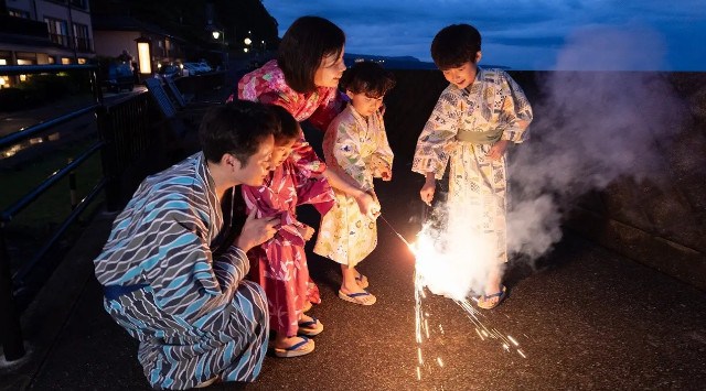 伊豆で夏休み【ファミリー決定版】こども喜ぶ吉祥の夏祭り!花火、かき氷、縁日、温泉卓球、まぐろのお造り&握り寿司 etc. 株式会社H.P.D.コーポレーション