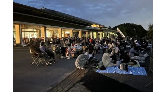 第5 回『鹿沼を彩る一尺玉2025』 5 月31 日( 土) 開催鹿沼市唯一の一尺玉 花火を特別なロケーションで体験 ゴルフ場のフェアウェイから夜空を彩る1000 発の花火 鹿沼カントリー倶楽部