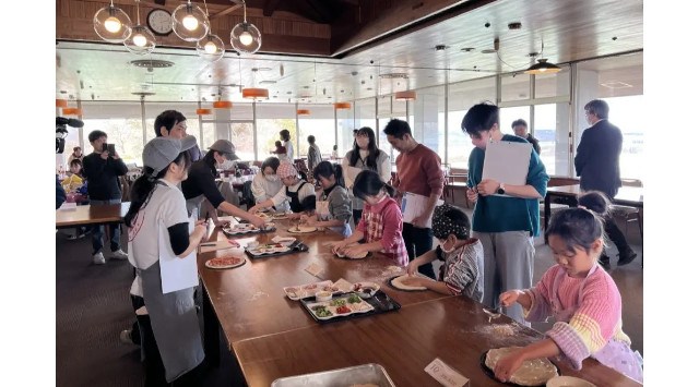 第5 回『鹿沼を彩る一尺玉2025』 5 月31 日( 土) 開催鹿沼市唯一の一尺玉 花火を特別なロケーションで体験 ゴルフ場のフェアウェイから夜空を彩る1000 発の花火 鹿沼カントリー倶楽部