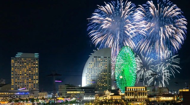 横浜桜木町ワシントンホテル DINING&BAR「BAYSIDE」8月4日(月)限定!みなとみらいの夜景×花火を個室で鑑賞「海側個室確約パーティープラン~フリーフロー2時間付き~」藤田観光株式会社