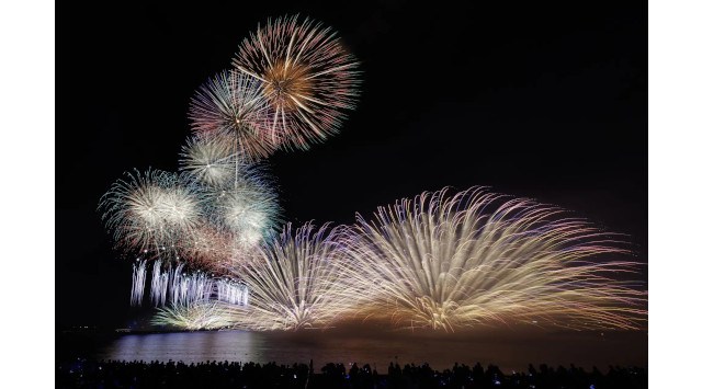 【8/11三国花火】有料観覧席チケットを6月14日(土)10:00 販売開始します!WEB予約または、全国ファミリーマート設置のマルチコピー機にて有料観覧席チケットを販売します。坂井市役所