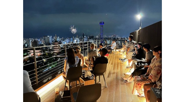 【30名限定】隅田川花火大会を2会場同時にホテルROOFTOP TERRACEから観覧!浅草の夜空を彩る花火と伝統文化が競演する特別イベント<English follows>