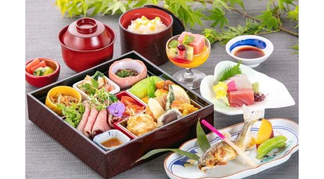 【岐阜グランドホテル】「第3回ぎふ長良川花火大会と食事を楽しむ夕餉」を開催 岐阜グランドホテルでは特別な夕餉プランをご用意し、花火を楽しむひとときを提供いたします。株式会社名鉄ホテルホールディングス