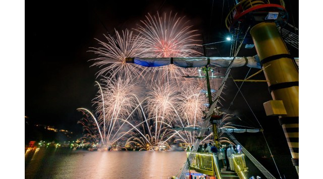 箱根芦ノ湖夏まつりウィーク花火大会の観覧を涼しく優雅に!箱根海賊船「花火クルーズ」を運航します~お子さま特別運賃!通常の半額料金でお楽しみいただけます~株式会社小田急箱根