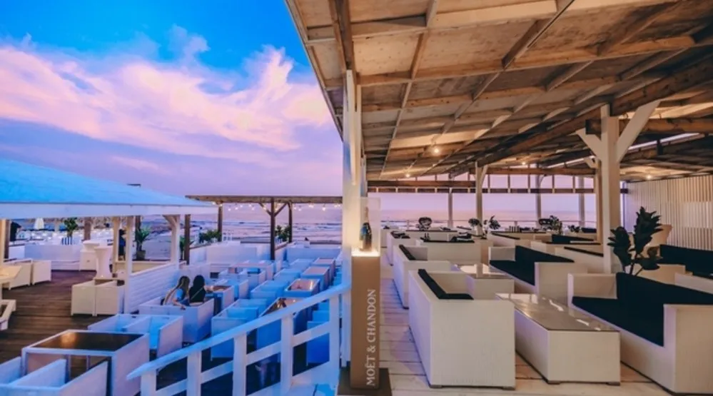 鎌倉 由比ガ浜で手ぶらBBQ!アフター6の新たな楽しみ方!灼熱の昼間を避けて、夕暮れのビーチで涼しく優雅にBBQ&花火も楽しめるお得なプランが登場