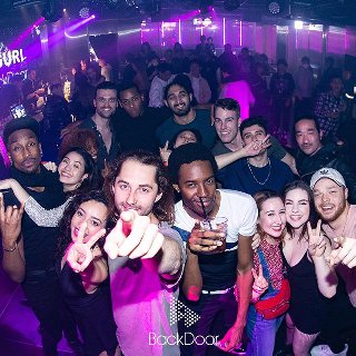 豪華アーティストも多数来店のラグジュアリー空間★