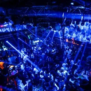 早い時間から楽しめる！クラブ21時スタート！
