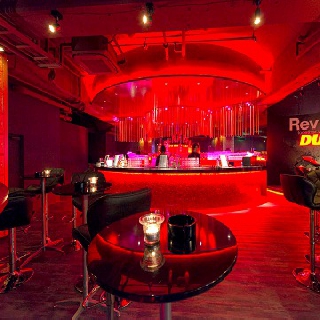 カウンター席やレディースシートも完備