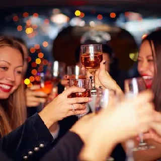 飲み放題で全会場出入り自由