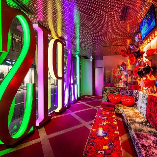 オシャレな会場で非日常を楽しめる！大人の夜遊びスポット！