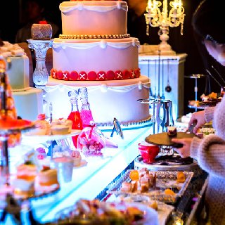 女性はフード全品無料！