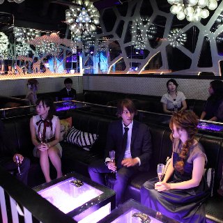 ジラフジャパンでラグジュアリーな大人の空間で楽しむもよし！