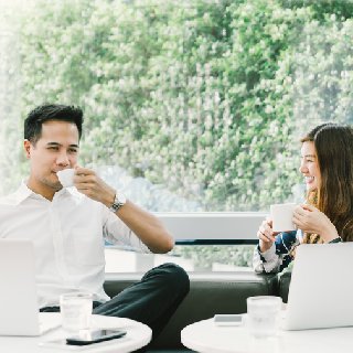  銀座ならでは　大人の男女が集うお店