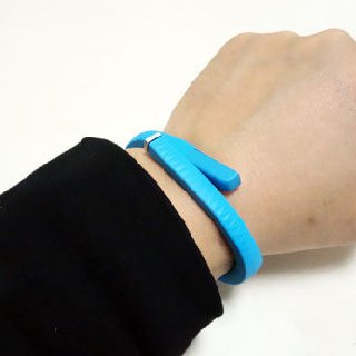 色分けされたリストバンドで、来店目的が一目瞭然