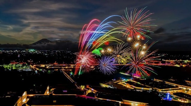 アウトレットで夜まで遊ぼう！ 御殿場の夜空に打上花火夏祭りイベント「Gotemba Night!! 2023」大切な人へのメッセージを添えて打ち上げる参加型花火 三菱地所・サイモン株式会社