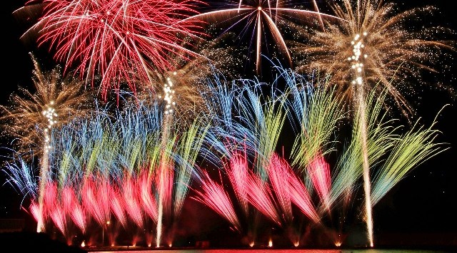 焼津海上花火大会 2023 焼津漁港 新港地区 外港南防波堤 - 打ち上げ予定時間・日程・場所 - 花火大会 夏祭り