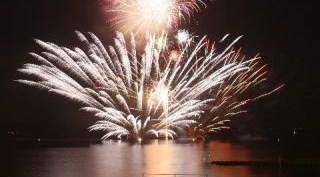 第54回東北町湖水まつり花火大会2023 日程・見どころ・混雑状況・開催場所 - 夏祭り 花火大会