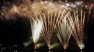 第43回八戸花火大会 2023 日程・見どころ・混雑状況・開催場所 - 夏祭り 花火大会