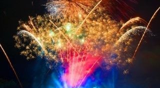 ルスツリゾート 夏休みスペシャル花火大会 2023 日程・見どころ・混雑状況・開催場所 - 夏祭り 花火大会