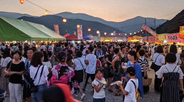 対馬厳原港まつり 花火大会 2023 厳原港東浜ふ頭 - 日程・穴場・打ち上げ時間 - 花火大会 夏祭り