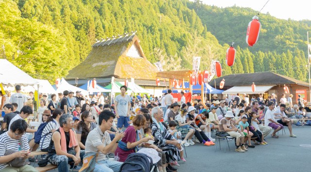 清流美山の鮎まつり 花火大会 2023 美山町自然文化村周辺（南丹市美山町中） - 恒例行事・催事・穴場・チケット・見所・打ち上げ時間 - 夏祭り