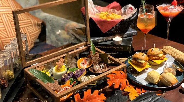 【ハロウィーンのアフタヌーンティー宴＠六本木】10月2日(月)より開始。3500円のホテルアフタヌーンティー⁉蓋をあけるとかわいらしいお化けたちが‼～Bar & Restaurant COCONOMA