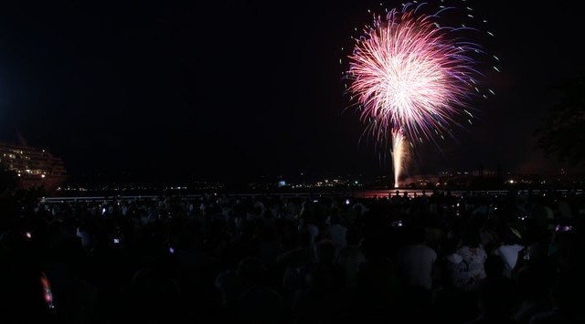 むろらん港まつり納涼花火大会2024 室蘭港フェリー埠頭周辺 北海道室蘭市入江町 - 恒例行事・催事・穴場・チケット・見所・打ち上げ時間 - 夏祭り 花火大会