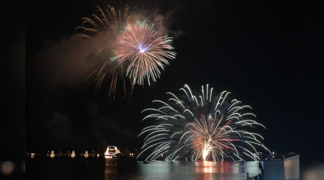 三陸・大船渡夏まつり 花火大会2025 大船渡湾内沖台船、大船渡湾内 - 伝統行事・日程・見どころ・混雑状況・開催場所 - 夏祭り 花火大会