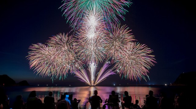 香住ふるさとまつり 花火大会2025 香住浜海上、香住浜一帯（香美町香住区） - 日程・穴場・見所・打ち上げ時間 - 花火大会・夏祭り