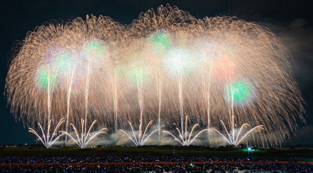 燃えよ！商工会青年部こうのす花火大会2025 糠田運動場および荒川河川敷 埼玉県鴻巣市糠田 - 恒例行事・催事・穴場・チケット・見所・打ち上げ時間 - 花火大会