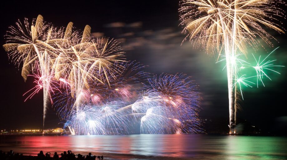ふじさわ江の島花火大会2025 藤沢 江の島 片瀬海岸西浜 - 伝統行事・日程・見どころ・混雑状況・開催場所 - 夏祭り 花火大会