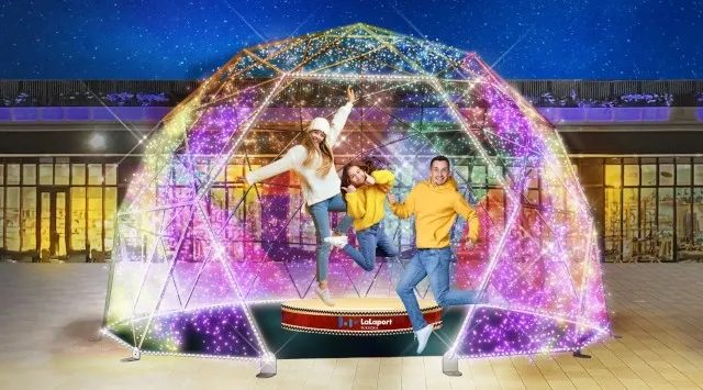 冬のららぽーと福岡を華やかに演出／第一園芸がウィンターデコレーションを初担当／子どもから大人まで楽しめるお祭りのようなわくわくを光と音で再現　第一園芸株式会社