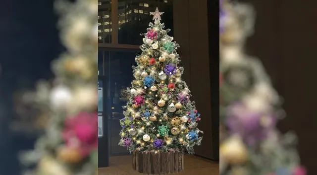東京サンケイビル　クリスマスイルミネーション開始　2025年11月17日（月）～2025年12月25日（木）未来を編む、サステナブル・クリスマス～多様性と調和のデザイン～株式会社サンケイビル