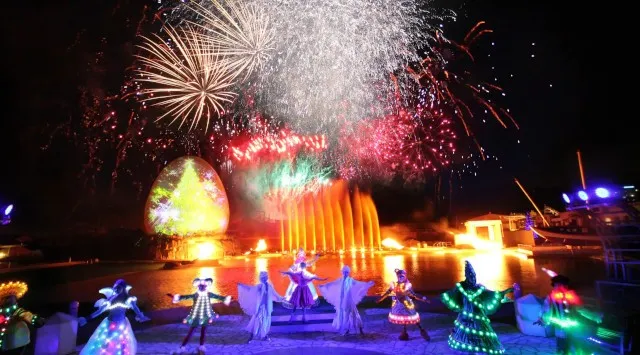クリスマスシーズンのラグナシアを彩る冬季限定の花火ショー　期間限定で開催！花火スペクタキュラ「ラ・レーヴ・デ・ノエル」＆水と光のファンタジー「マレジェロ」株式会社ラグーナテンボス